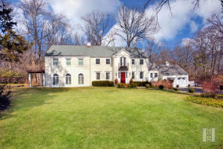 95 Pembroke Rd, Tokeneke, CT 06820-2221