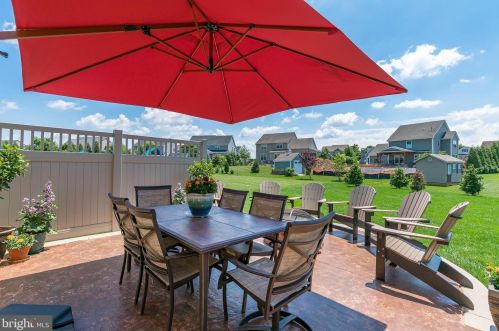 212 Shade Tree Dr, Lancaster PA  17603-5074 exterior