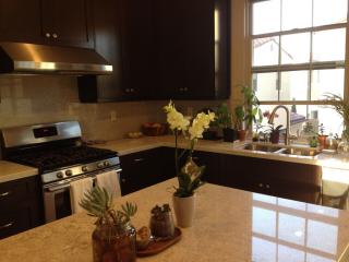 70 Strawberry Grv, Irvine CA  92620-2305 exterior