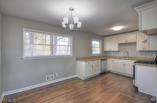 6140 Hillandale Dr, Atlanta GA  30349-4250 exterior