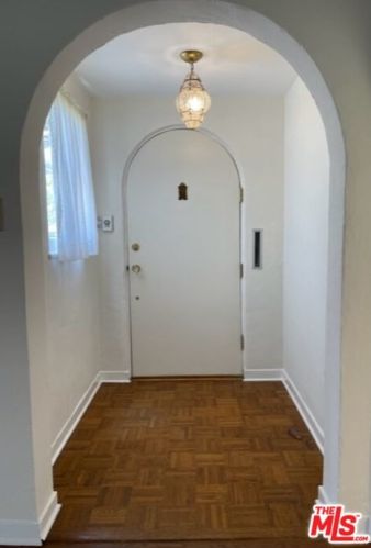 1318 Moncado Dr, Glendale CA  91207-1832 exterior