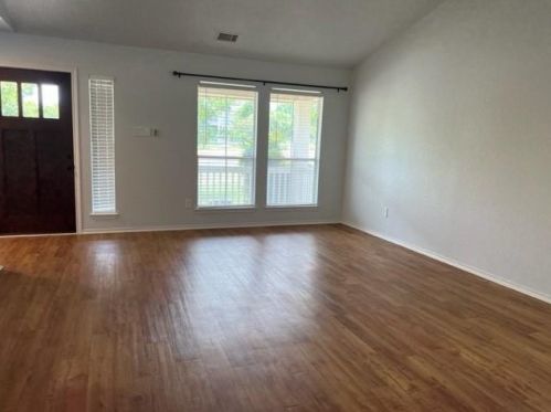 629 Sampson, Uhland TX  78640-5788 exterior