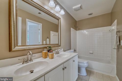 14 Stratford Garden Ct, Silver Spring MD 20904-1560 exterior