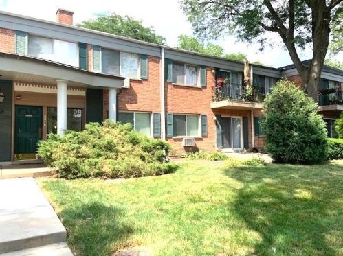 2319 Goebbert Rd, Arlington Hts, IL 60005-4103