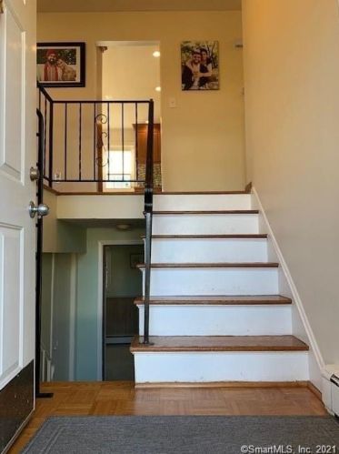 2 Country Club Ct, Norwalk CT  06851-5601 exterior