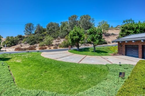 10432 Travertine Pl, Santa Ana, CA 92705-2556
