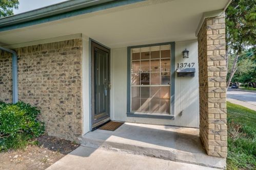 13747 Flagstone Ln, Dallas, TX 75240-5822