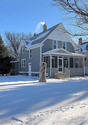 124 10th St, Moorhead, MN 56560-2066