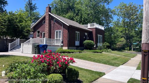 1421 Edgewood Ave, Tinton Falls NJ  07712-4807 exterior