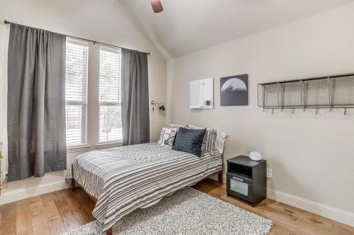 405 Sterling Dr, Fort Worth TX  76126-2461 exterior