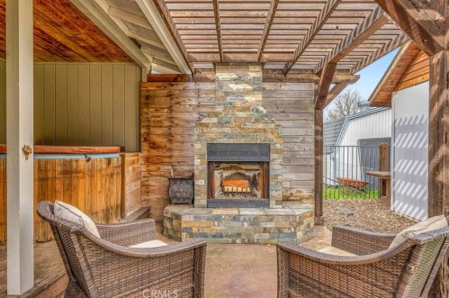 19890 Mountain Mdw, Middletown, CA 95467-8545