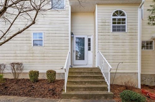 20 Grant Way, Princeton NJ  08540-1600 exterior