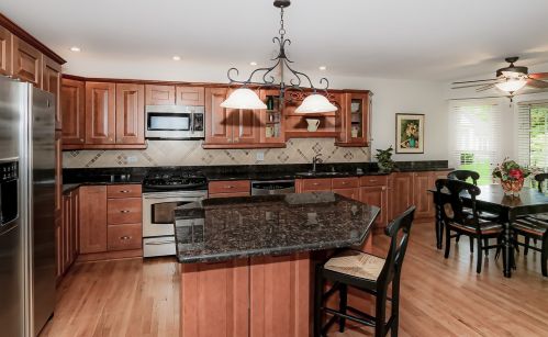 124 Alsace Ct, Hanover Park, IL 60108-2545
