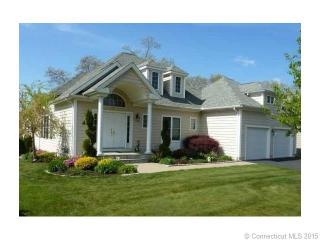 8 Fairway Dr, Wallingford, CT 06492-5459