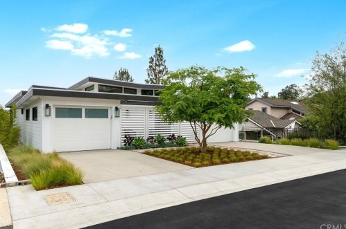 1226 3rd St, Manhattan Beach, CA 90266-6841