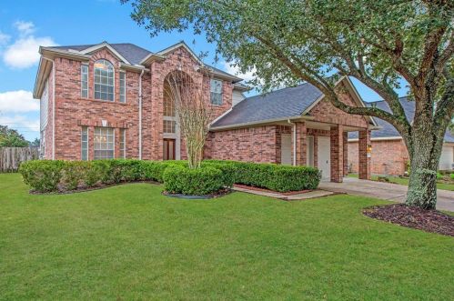 3730 Crescent Dr, Pearland, TX 77584-9455