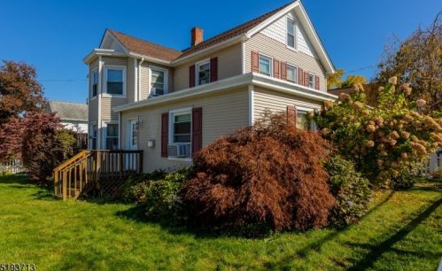 44 Orchard St, Bloomingdale, NJ 07403-1733