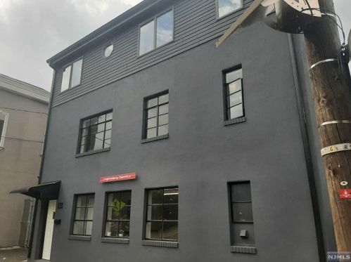 830 River Rd, Edgewater NJ  07020-7211 exterior