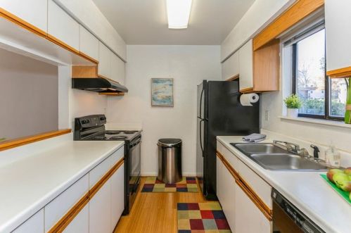33 Finch Trl, Atlanta GA  30308-2418 exterior