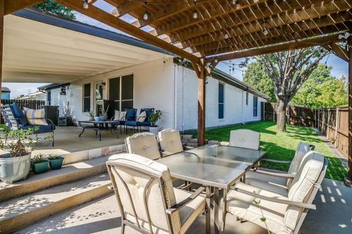 7105 Ashbourne Way, Fort Worth TX  76133-8924 exterior