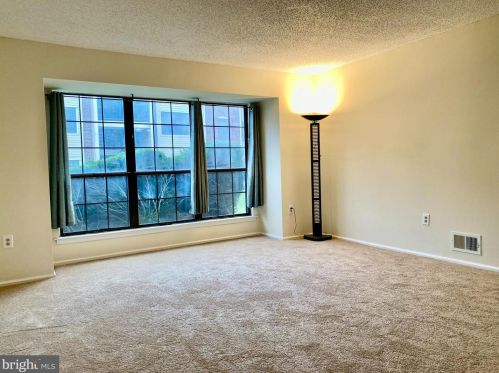 7 Chamberlin Ct, Trenton NJ  08648-2621 exterior