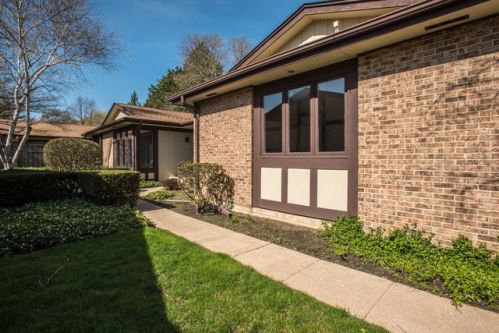 1424 Estate Ln, Glenview, IL 60025-1520