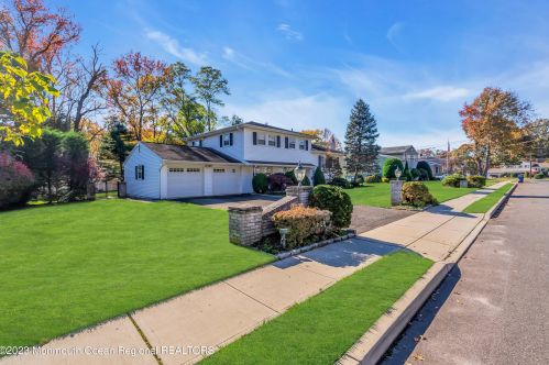 4 Judith Ct, Tinton Falls NJ  07712-4136 exterior