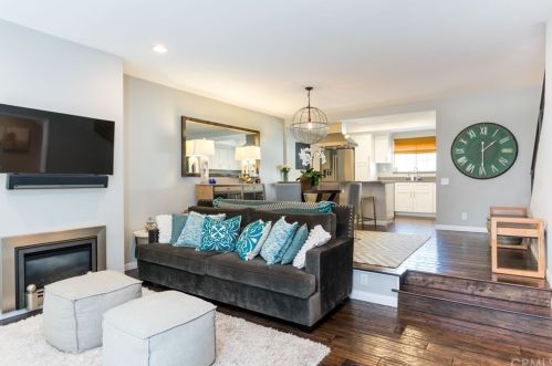 1155 11th St, Manhattan Beach, CA 90266-6057
