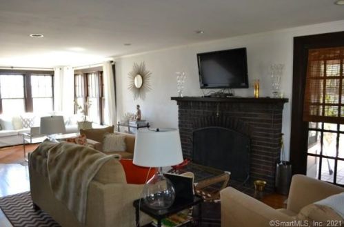 8 Rockridge Dr, Norwalk CT  06854-2113 exterior