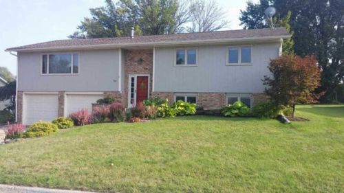 714 Meadowlawn Dr, Geneseo, IL 61254-1612