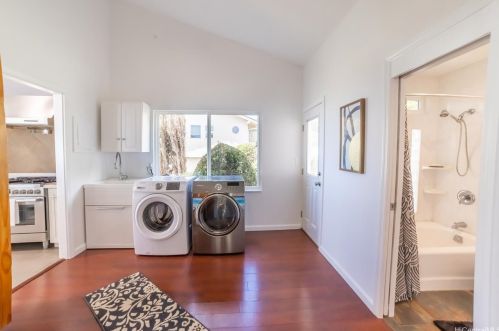 2450 Aha Aina Pl, Honolulu HI  96821-1047 exterior