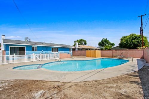 3112 Olinda Ln, Anaheim CA  92804-1721 exterior