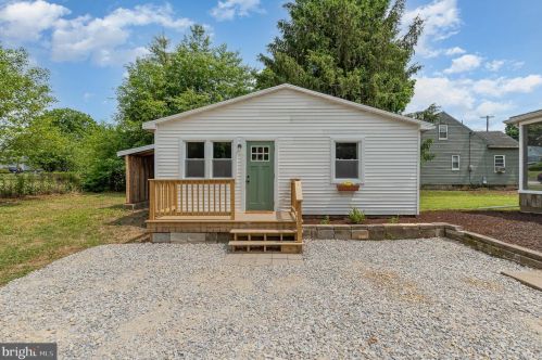 211 York Rd, Carlisle PA  17013-3154 exterior