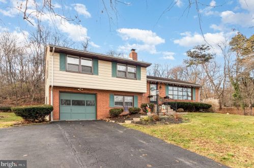 140 Shatto Dr, Carlisle, PA 17013-2119