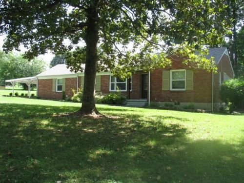 108 Royal Oak Dr, Dickson, TN 37055-2133
