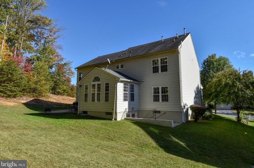 16534 Louisville Pl, Woodbridge VA  22191-4452 exterior