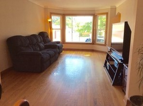 5142 Sayre Ave, Chicago, IL 60656-3713