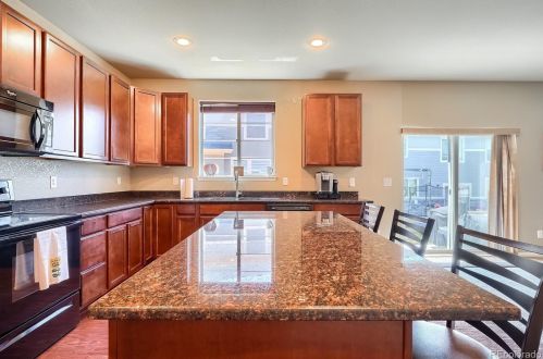 26840 Roxbury Pl, Denver CO  80016-7527 exterior