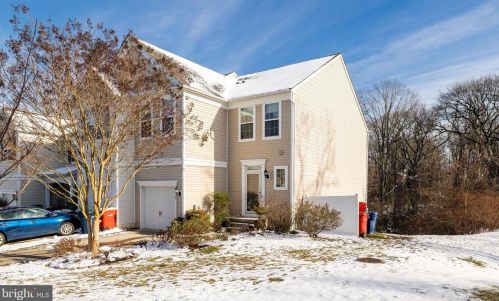 48 Shire Ct, Somerdale, NJ 08083-1255