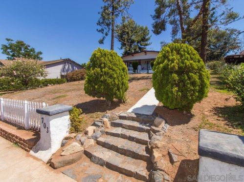 703 5th Ave, Escondido, CA 92025-4042