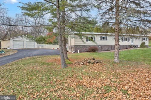 606 Spg Gdn St, Carlisle PA  17013-2526 exterior