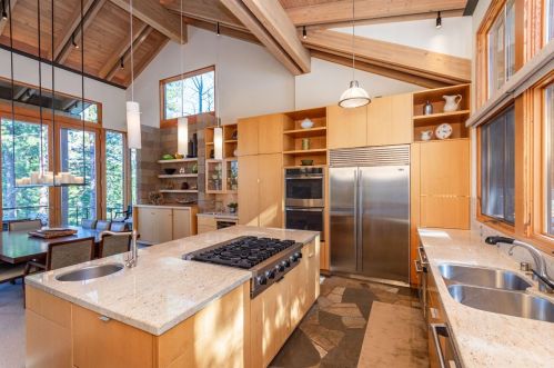 1721 Grouse Rdg, Truckee CA  96161-4033 exterior