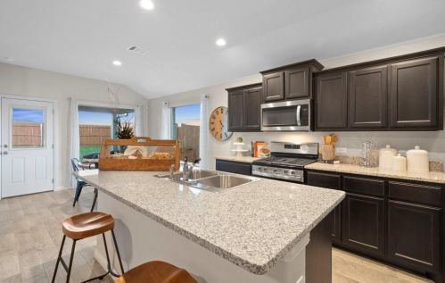 8648 Mirror Lake Dr, Fort Worth, TX 76179