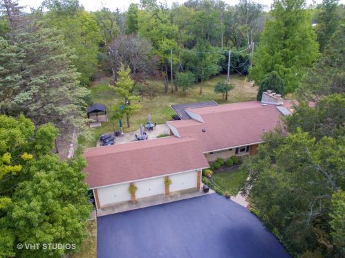 245 Sunset Dr, Northfield, IL 60093-1045