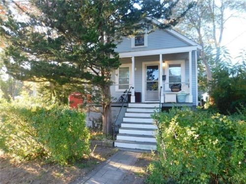 37 Hart Ave, Warwick, RI 02889-2711