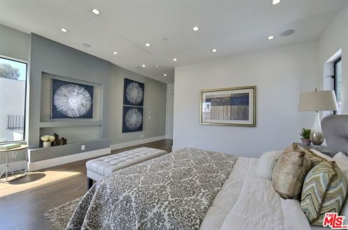5128 Noble Ave, Van Nuys CA  91403-1376 exterior