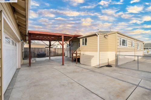 1381 Marybelle Ave, San Leandro CA 94577-2319 exterior