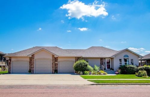603 29th St, Yankton SD  57078-5116 exterior
