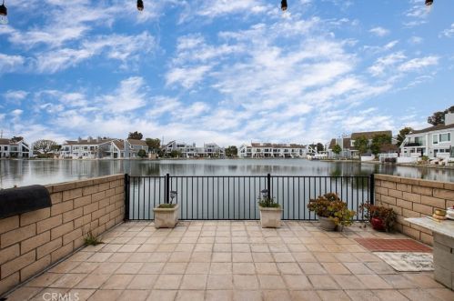 3561 Windspun Dr, Huntington Beach CA  92649-2027 exterior
