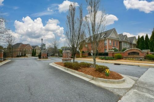 7880 Glisten Ave, Atlanta GA  30328-2465 exterior